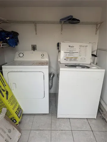 $1,200 | 3271 (rear Studio) Nw 15th Street, Miami, FL 33125