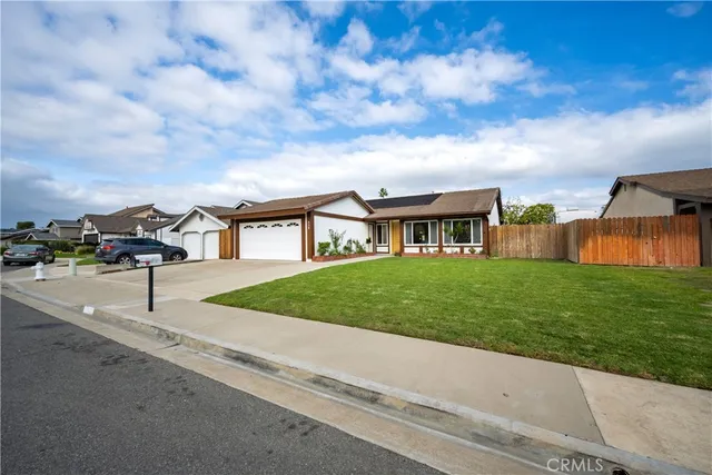 $1,450,000 | 930 Helena Circle, Costa Mesa, CA 92626