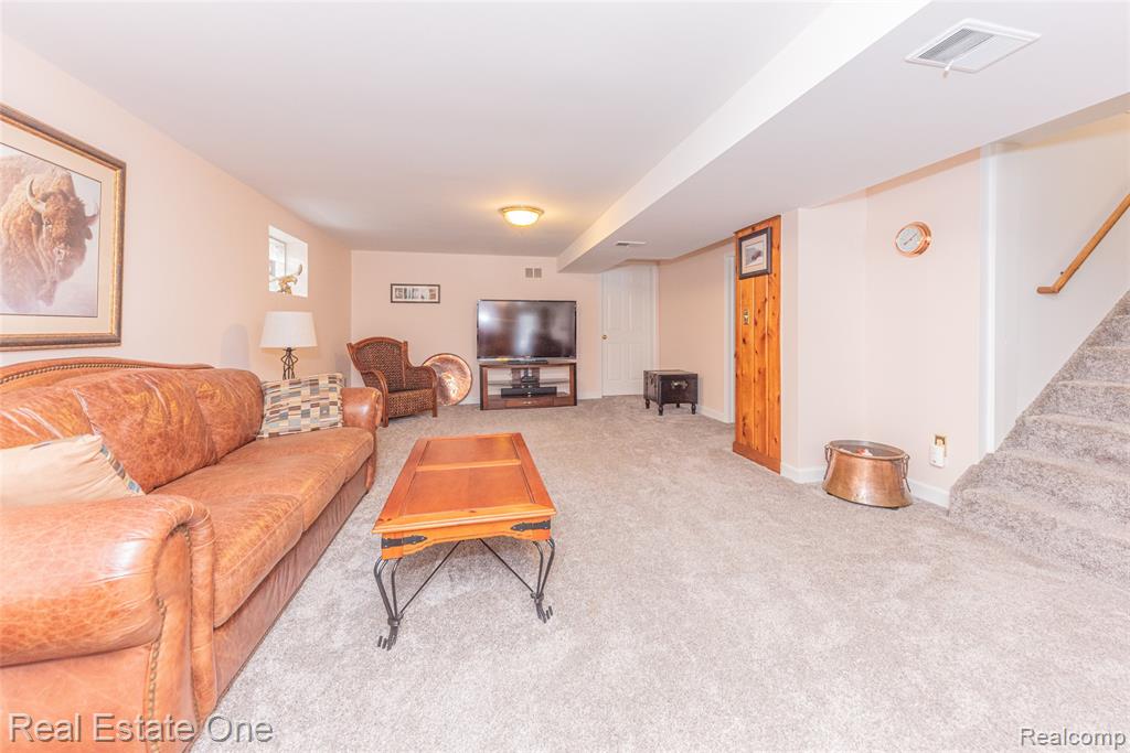 10120 Hyne Road Brighton, MI 48114 - Photo 18 of 72 Gallery Image 18
