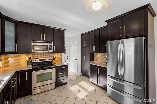 $475,000 | 11842 Sunlind Drive, Sunset Hills, MO 63127