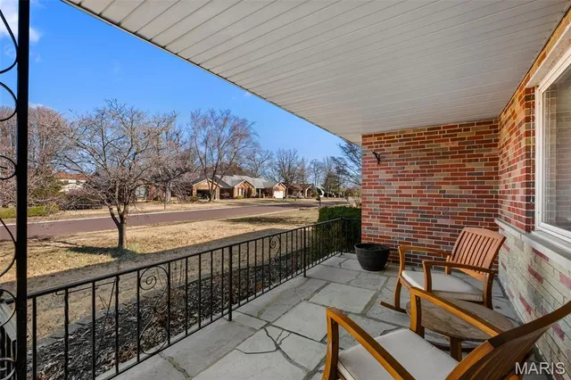 $475,000 | 11842 Sunlind Drive, Sunset Hills, MO 63127