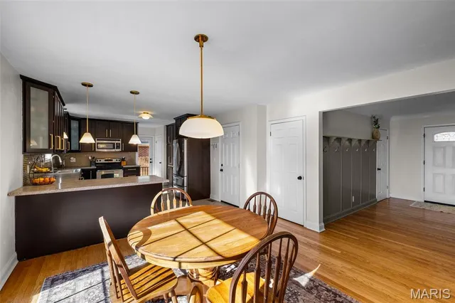 $475,000 | 11842 Sunlind Drive, Sunset Hills, MO 63127