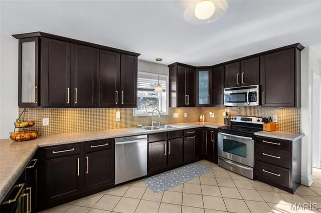 $475,000 | 11842 Sunlind Drive, Sunset Hills, MO 63127