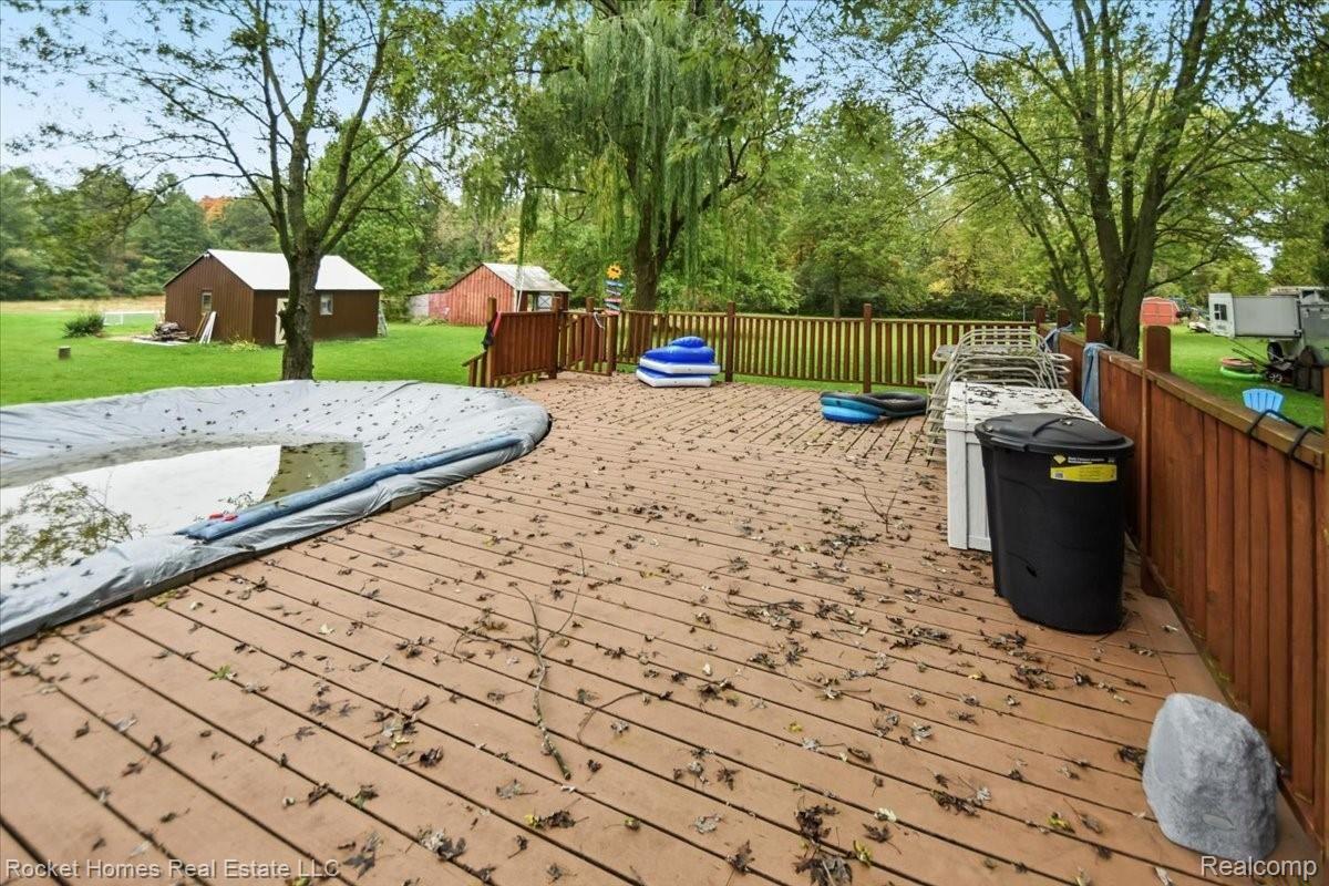 29100 King Road Romulus, MI 48174 - Photo 26 of 41 26-Deck.jpg