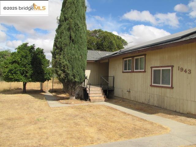 1943 South Ranchero Road Valley Springs, CA 95252 - Photo 6 of 23 Property entrance