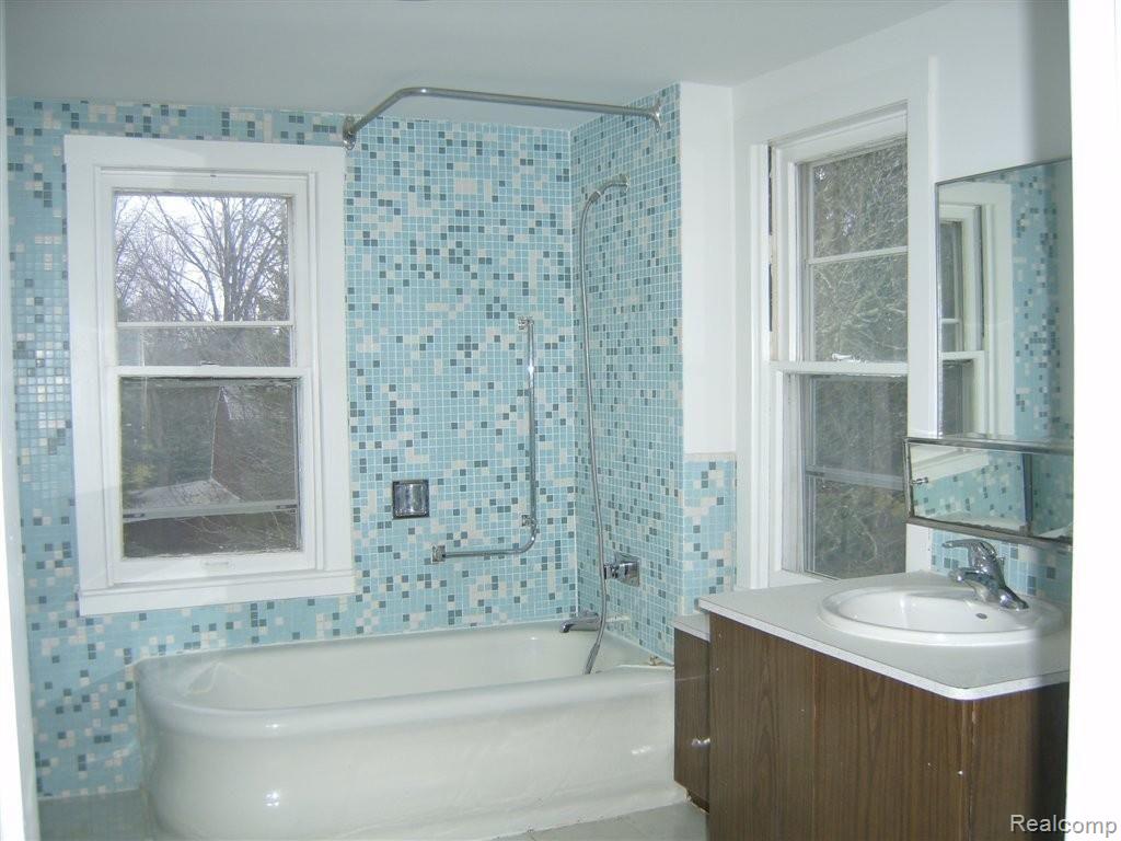 40454 Alden Road Belleville, MI 48111 - Photo 11 of 17 FULL BATH