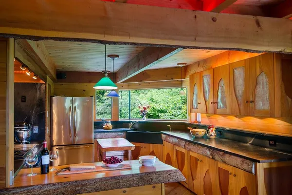 $1,725,000 | 190 Upper Pines Road, Warren, VT 05674