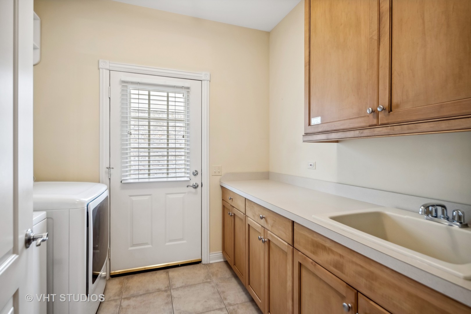 311 Pinehurst Drive Palos Heights, IL 60463 - Photo 17 of 24 a kitchen with a sink and cabinets