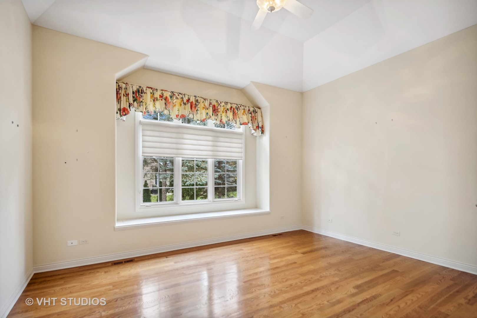 311 Pinehurst Drive Palos Heights, IL 60463 - Photo 18 of 24 a view of an empty room with wooden floor and a window