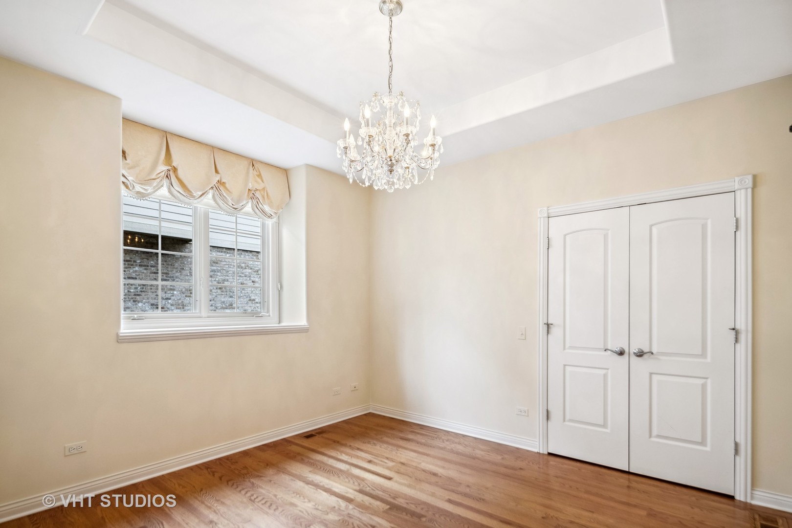 311 Pinehurst Drive Palos Heights, IL 60463 - Photo 20 of 24 a view of an empty room with a window