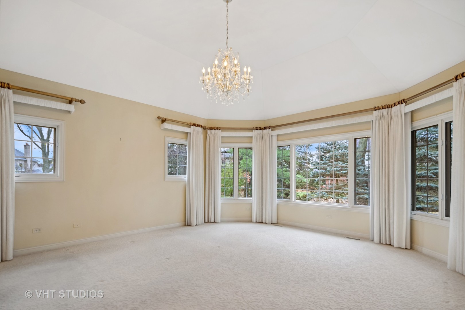 311 Pinehurst Drive Palos Heights, IL 60463 - Photo 4 of 24 a view of an empty room with a window