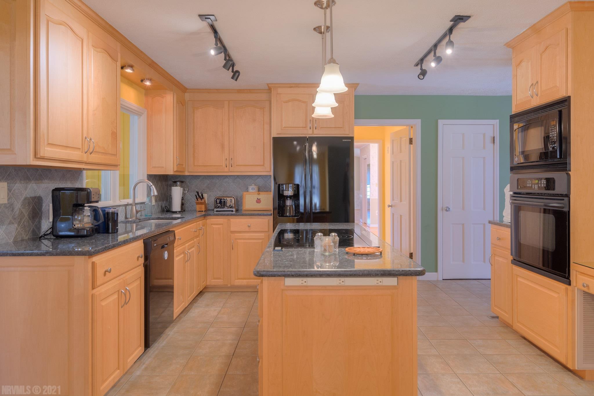 618 Cardinal Road Galax, VA 24333 - Photo 8 of 42 Gallery Image 8