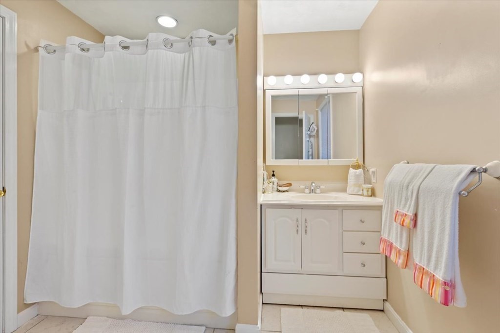 22 Ellsworth Road Peabody, MA 01960 - Photo 10 of 17 Gallery Image 10