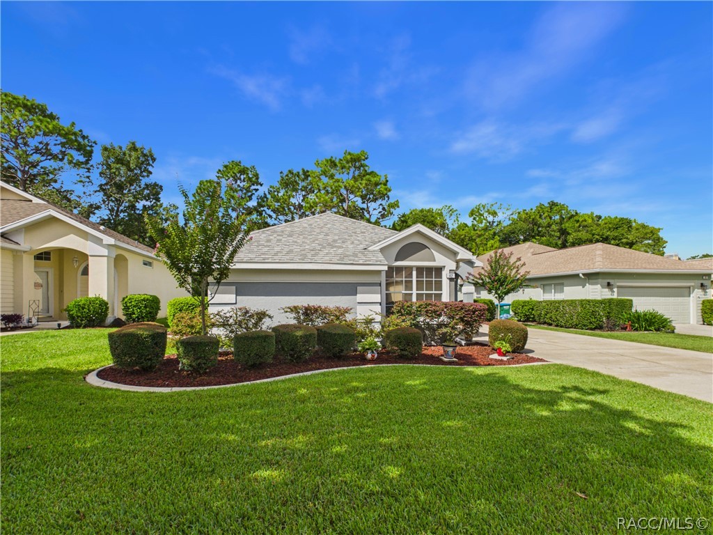 42 Byrsonima Loop Homosassa, FL 34446 - Photo 47 of 50 FRONT VIEW SHOWING THE NEIGHBORS
