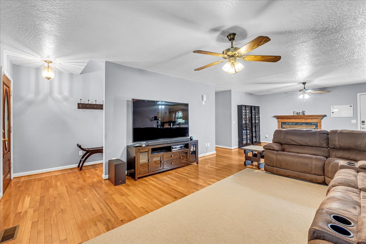 3955 River Road Baxter, TN 38544 - Photo 4 of 78 a living room with furniture and a flat screen tv