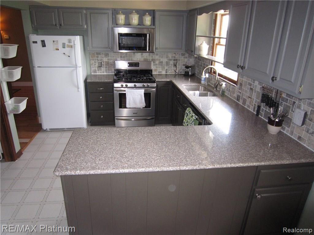 6209 East Dean Road Howell, MI 48855 - Photo 10 of 76 IMG_9587.JPG