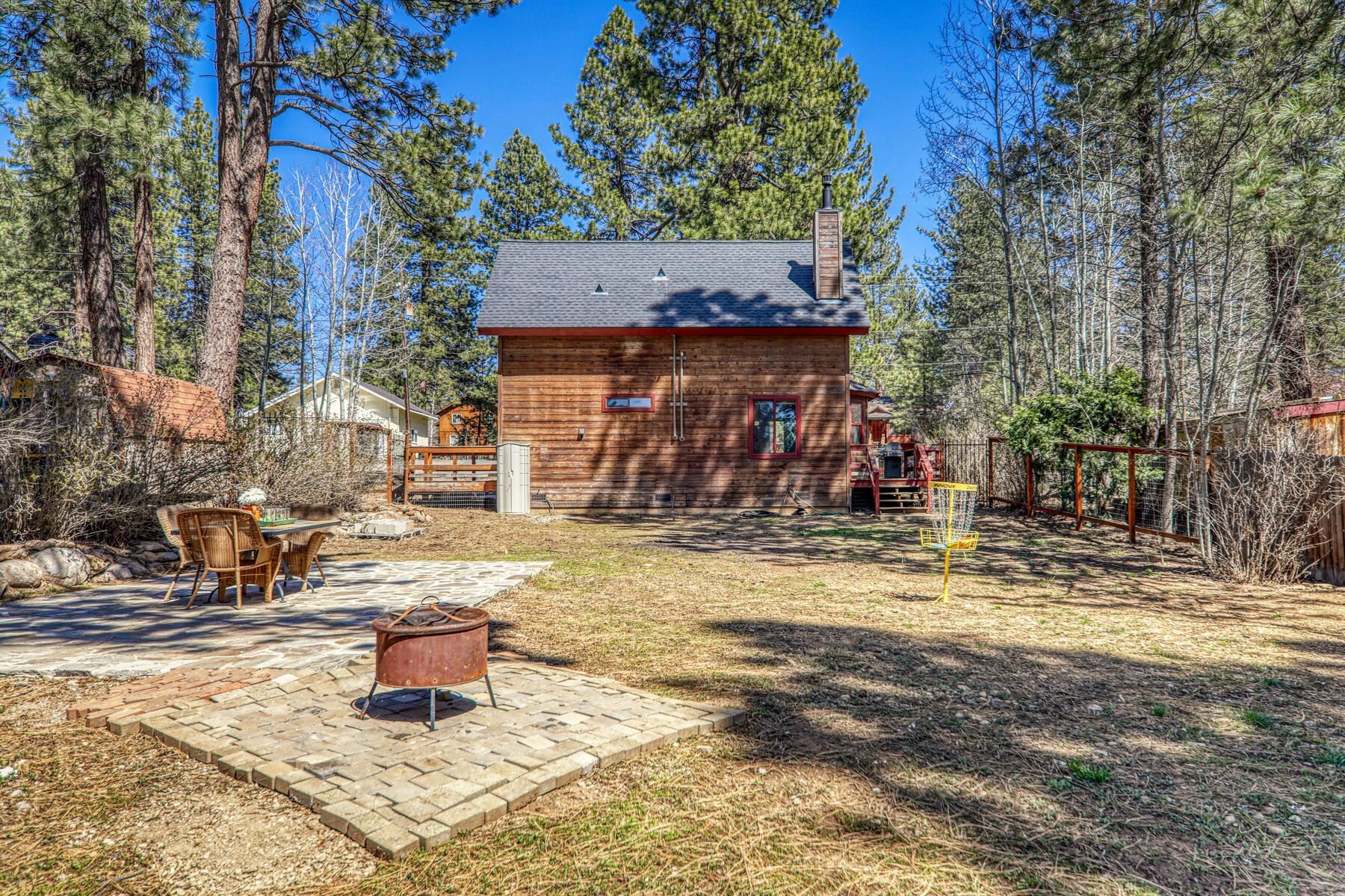 10243 Laburnham Circle Truckee, CA 96161 - Photo 20 of 21 a view of a house with backyard porch and sitting area