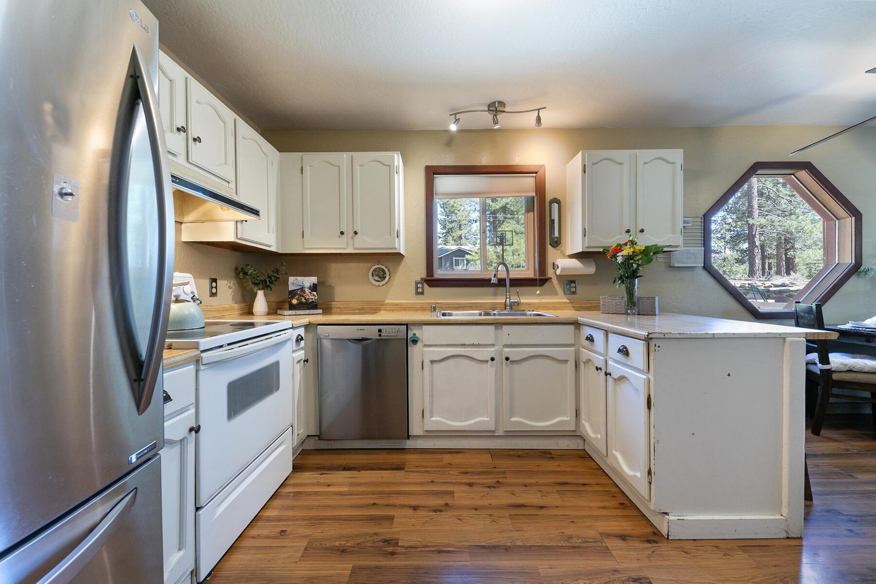 10243 Laburnham Circle Truckee, CA 96161 - Photo 9 of 21 a kitchen with stainless steel appliances granite countertop a stove a sink and a refrigerator