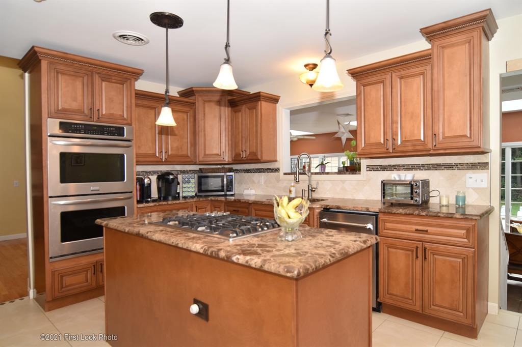 94 Angell Road Lincoln, RI 02865 - Photo 2 of 37 Gallery Image 2