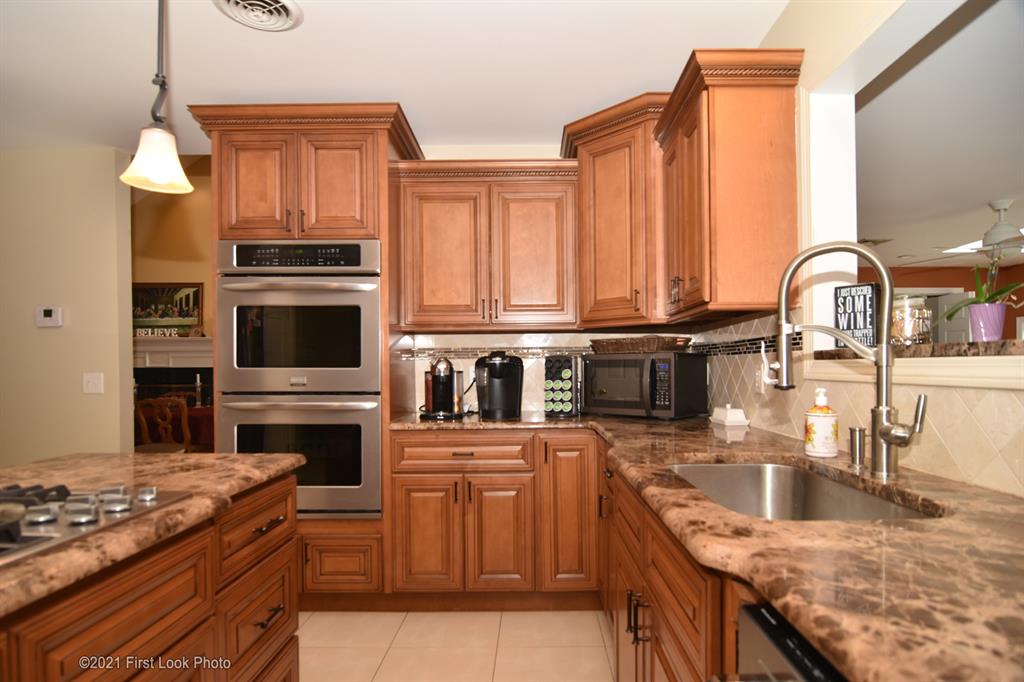 94 Angell Road Lincoln, RI 02865 - Photo 3 of 37 Gallery Image 3
