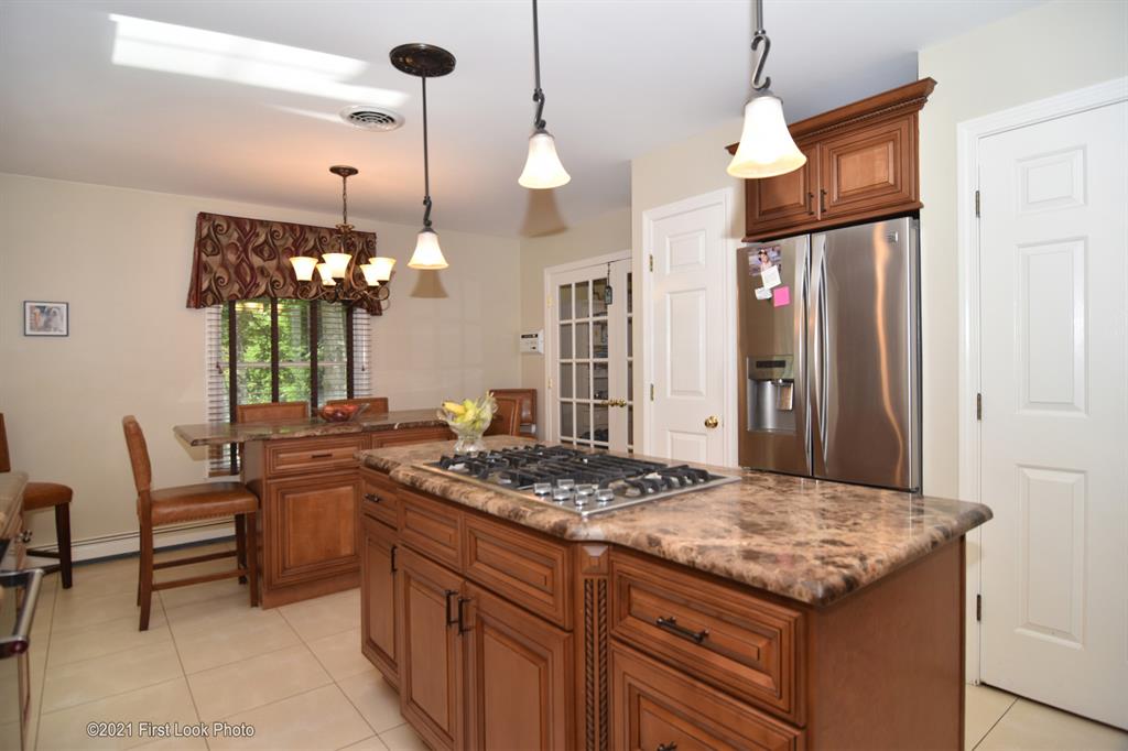 94 Angell Road Lincoln, RI 02865 - Photo 5 of 37 Gallery Image 5