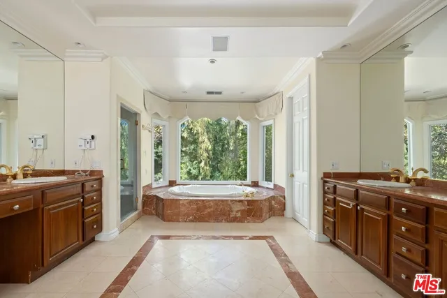 $2,880,000 | 4755 Vanalden Avenue, Tarzana, CA 91356