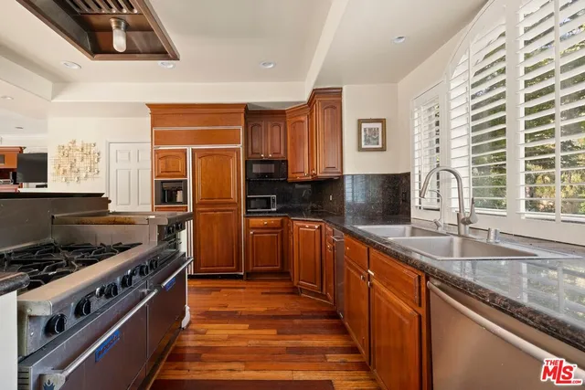 $2,880,000 | 4755 Vanalden Avenue, Tarzana, CA 91356