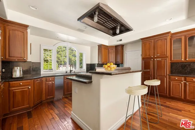 $2,880,000 | 4755 Vanalden Avenue, Tarzana, CA 91356