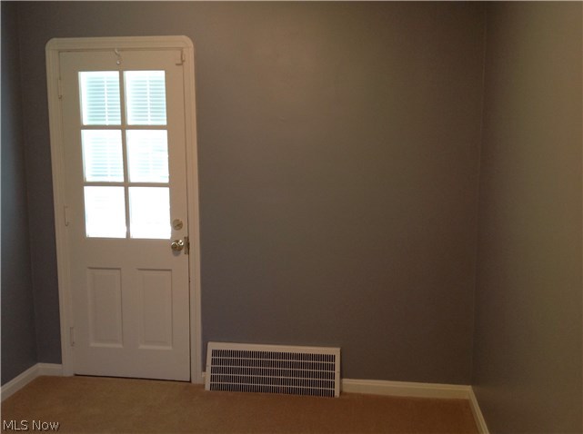 1130 Winston Road Cleveland, OH 44121 - Photo 7 of 10