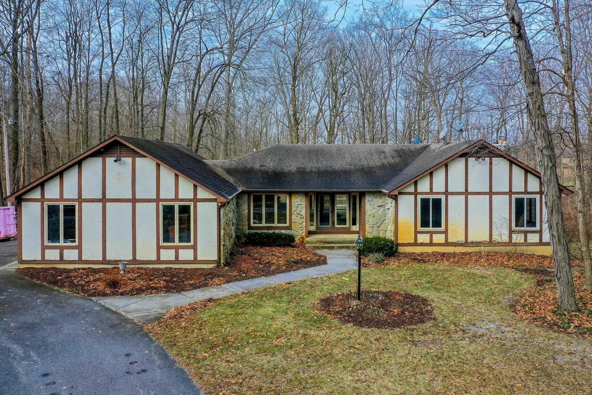 16817 Tonkel Road Leo, IN 46765 - Photo 1 of 36