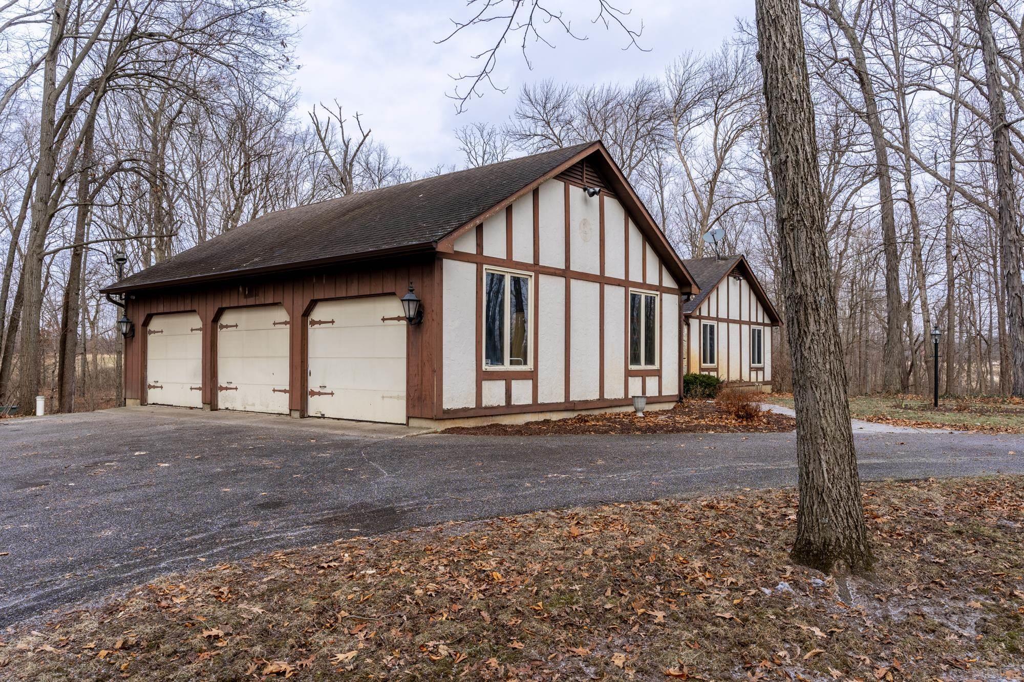 16817 Tonkel Road Leo, IN 46765 - Photo 4 of 36