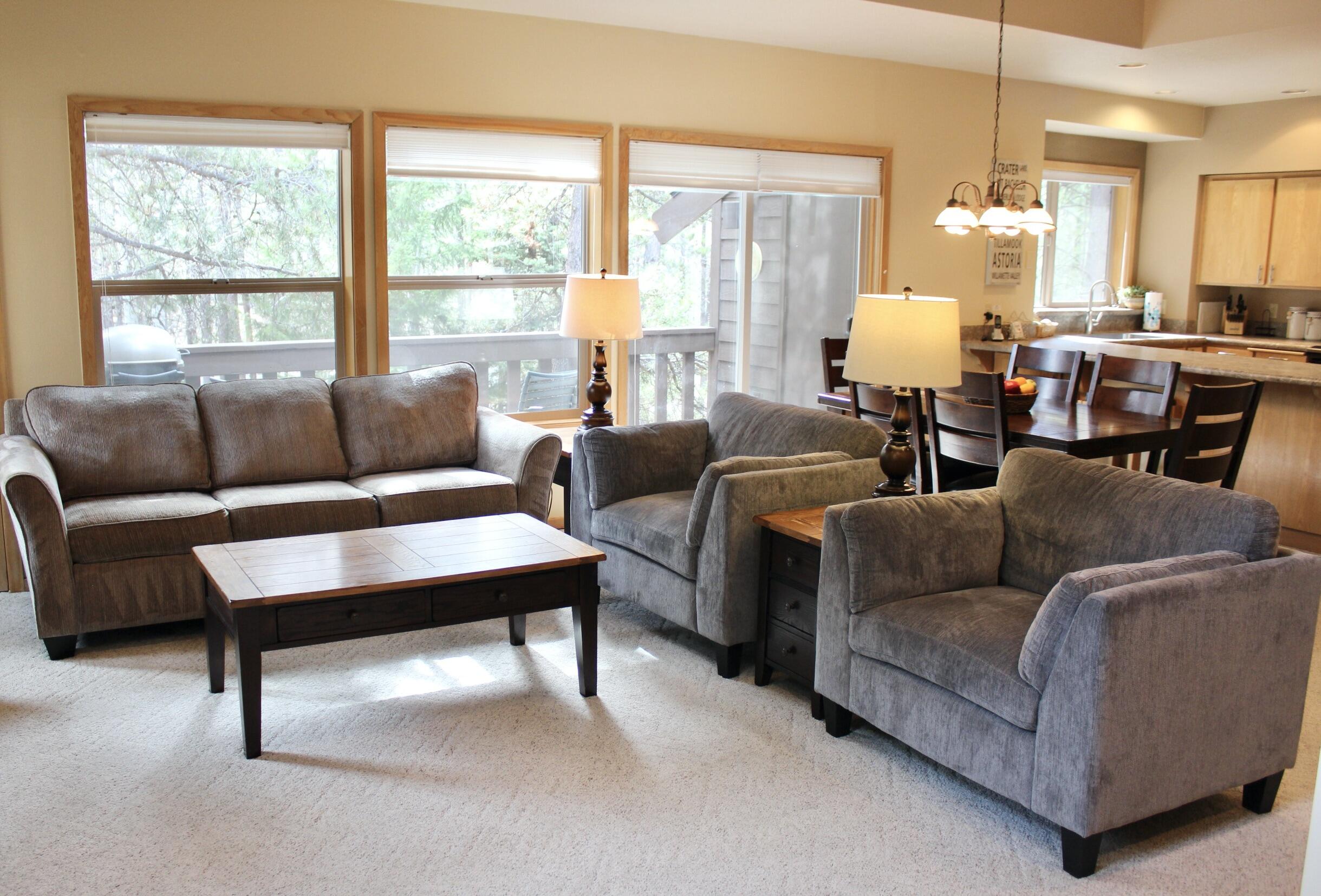 57378 Beaver Ridge Loop, Unit 34D1 Sunriver, OR 97707 - Photo 4 of 25 5-Lvrm-R34