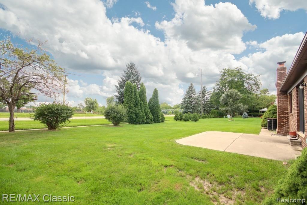 46461 Strathmore Road Plymouth, MI 48170 - Photo 6 of 59 IMG_7049 (Custom).jpg