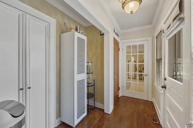 $525,000 | 1303 Southwest Pembroke Lane, Topeka, KS 66604