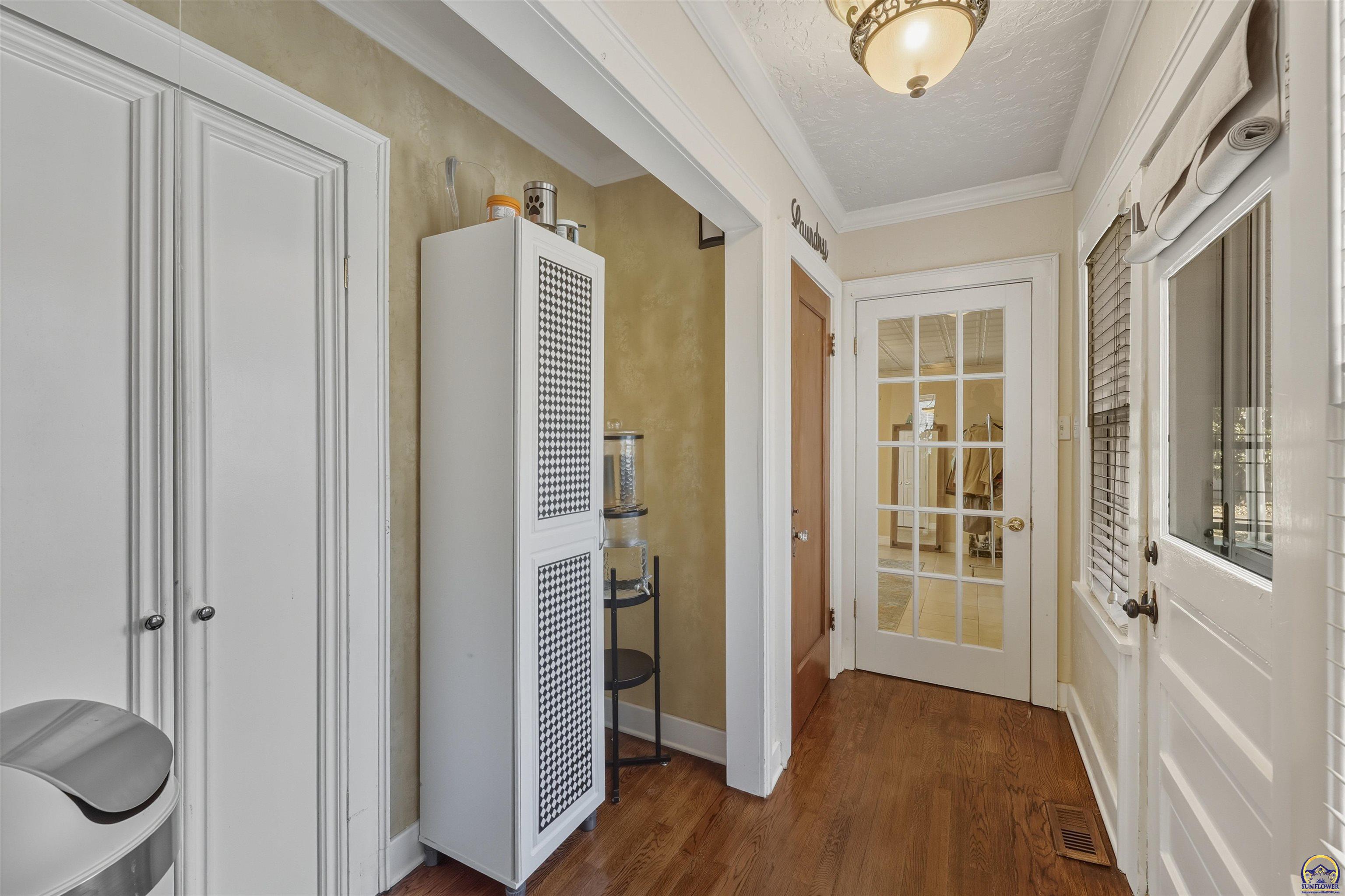 1303 Southwest Pembroke Lane Topeka, KS 66604 - Photo 14 of 53