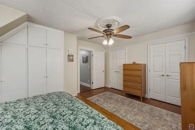 $525,000 | 1303 Southwest Pembroke Lane, Topeka, KS 66604