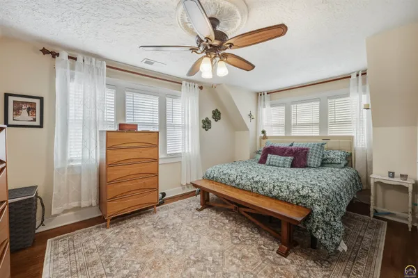 $515,000 | 1303 Southwest Pembroke Lane, Topeka, KS 66604