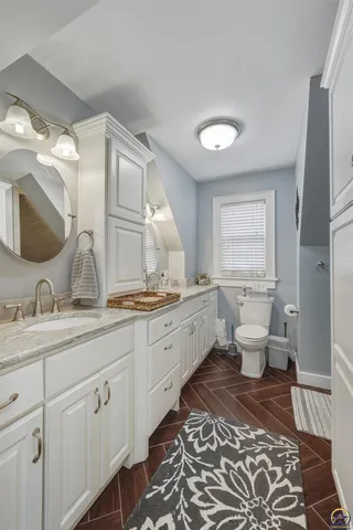 $525,000 | 1303 Southwest Pembroke Lane, Topeka, KS 66604