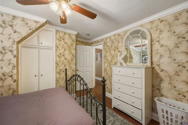 $515,000 | 1303 Southwest Pembroke Lane, Topeka, KS 66604