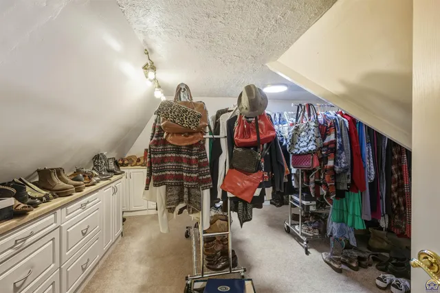 $525,000 | 1303 Southwest Pembroke Lane, Topeka, KS 66604