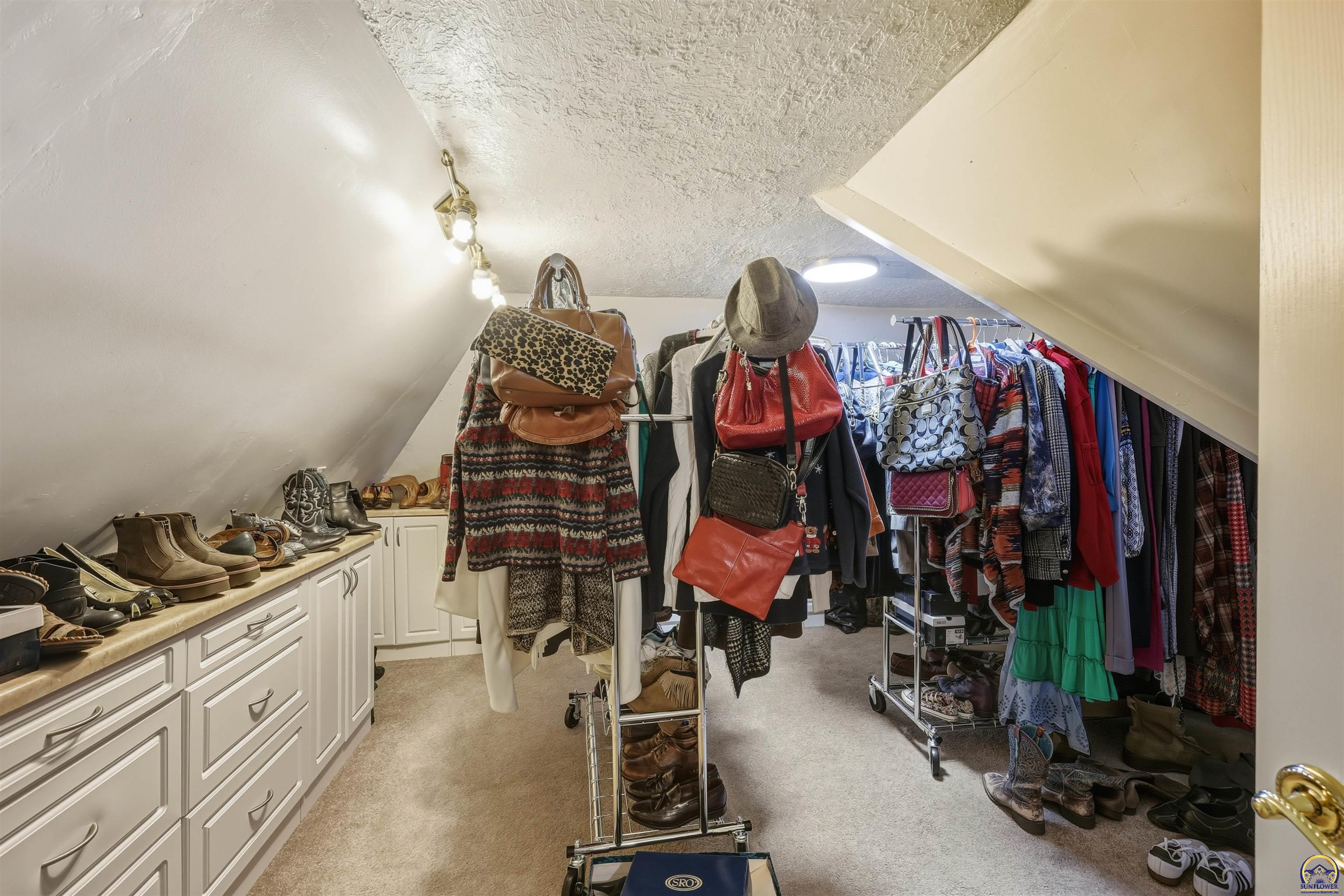 1303 Southwest Pembroke Lane Topeka, KS 66604 - Photo 24 of 53