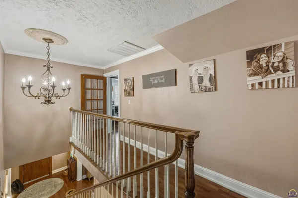 $479,999 | 1303 Southwest Pembroke Lane, Topeka, KS 66604