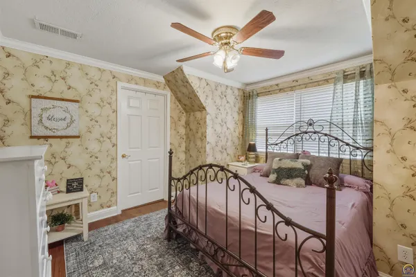 $515,000 | 1303 Southwest Pembroke Lane, Topeka, KS 66604