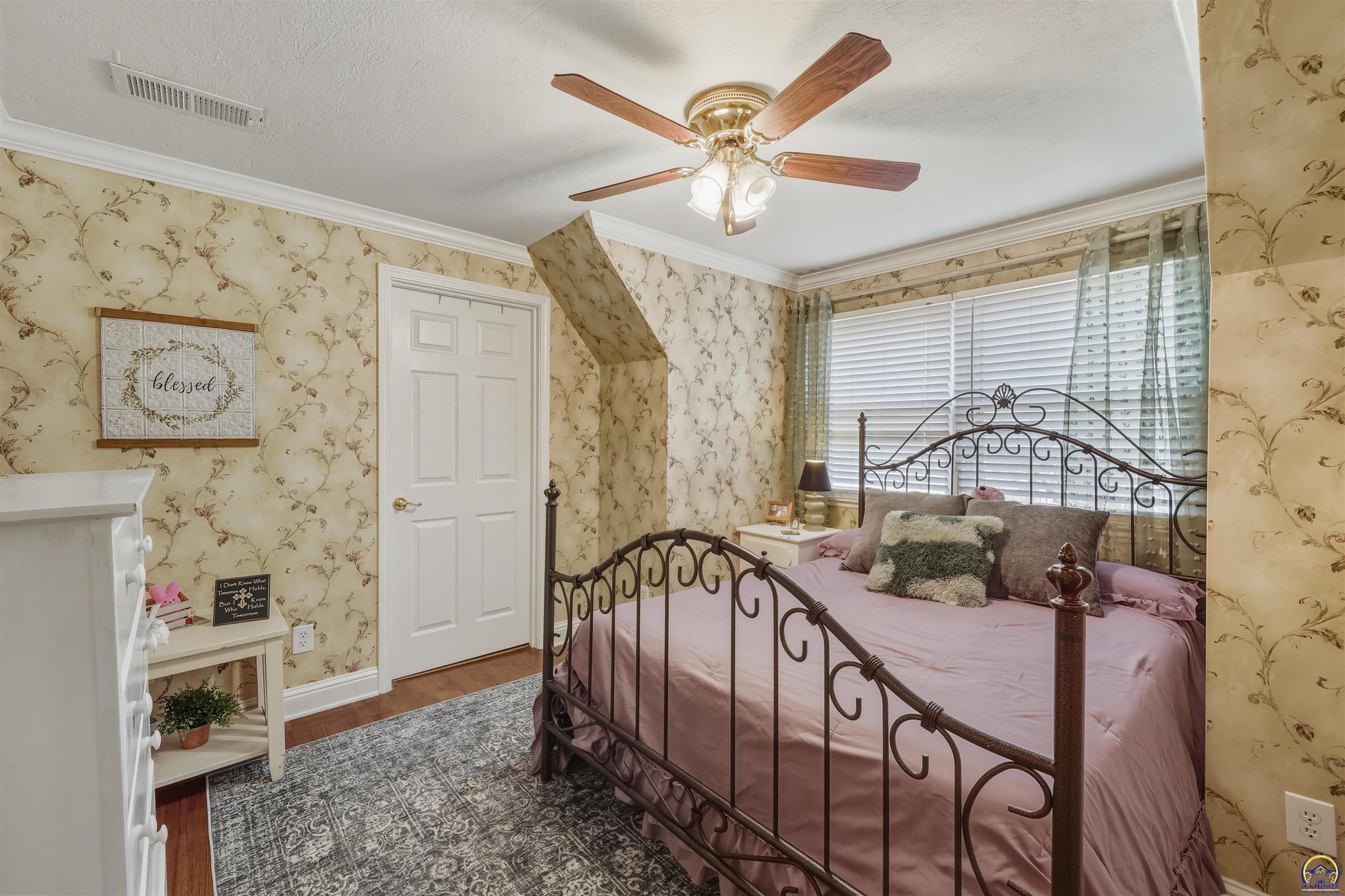 1303 Southwest Pembroke Lane Topeka, KS 66604 - Photo 28 of 56