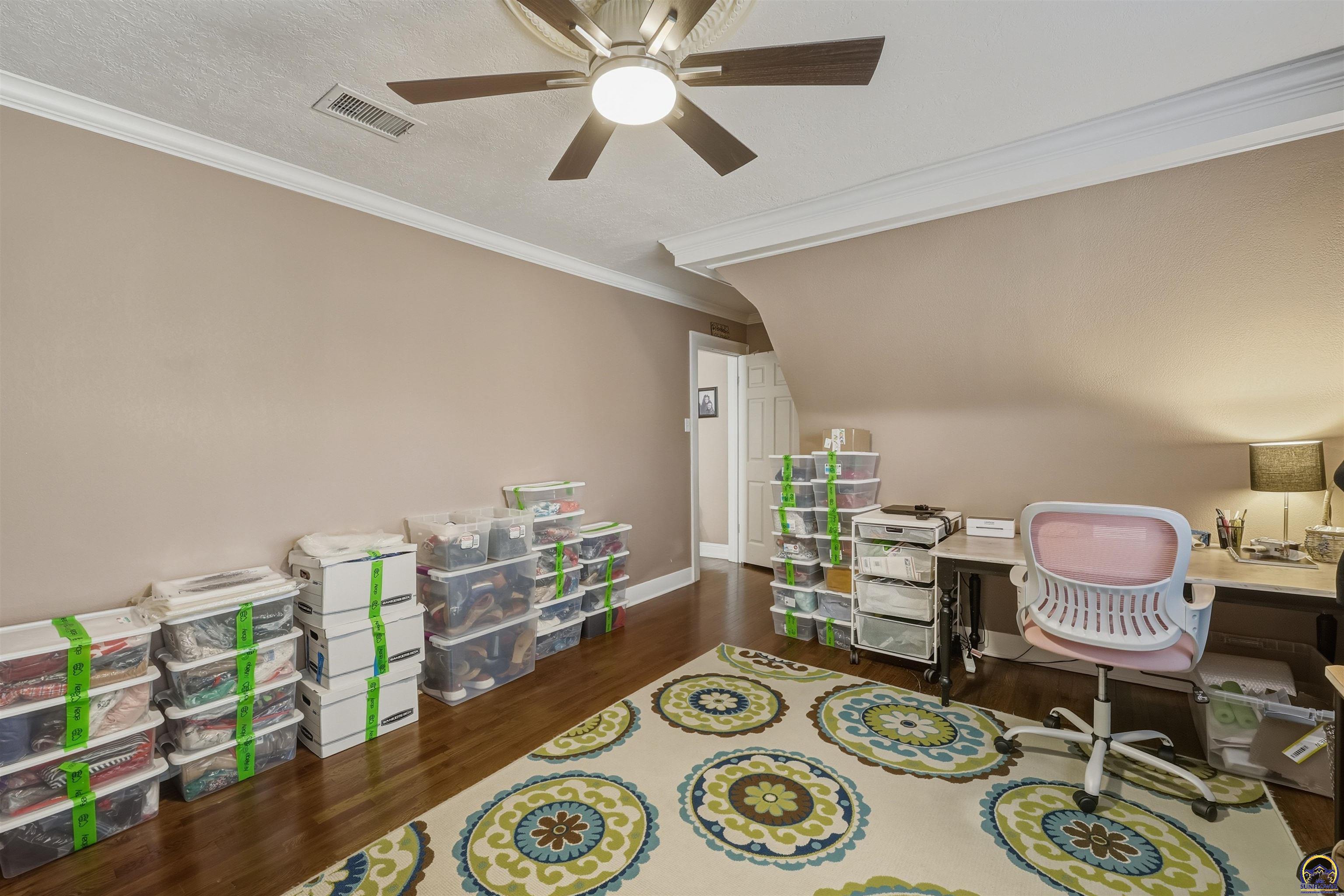 1303 Southwest Pembroke Lane Topeka, KS 66604 - Photo 29 of 56