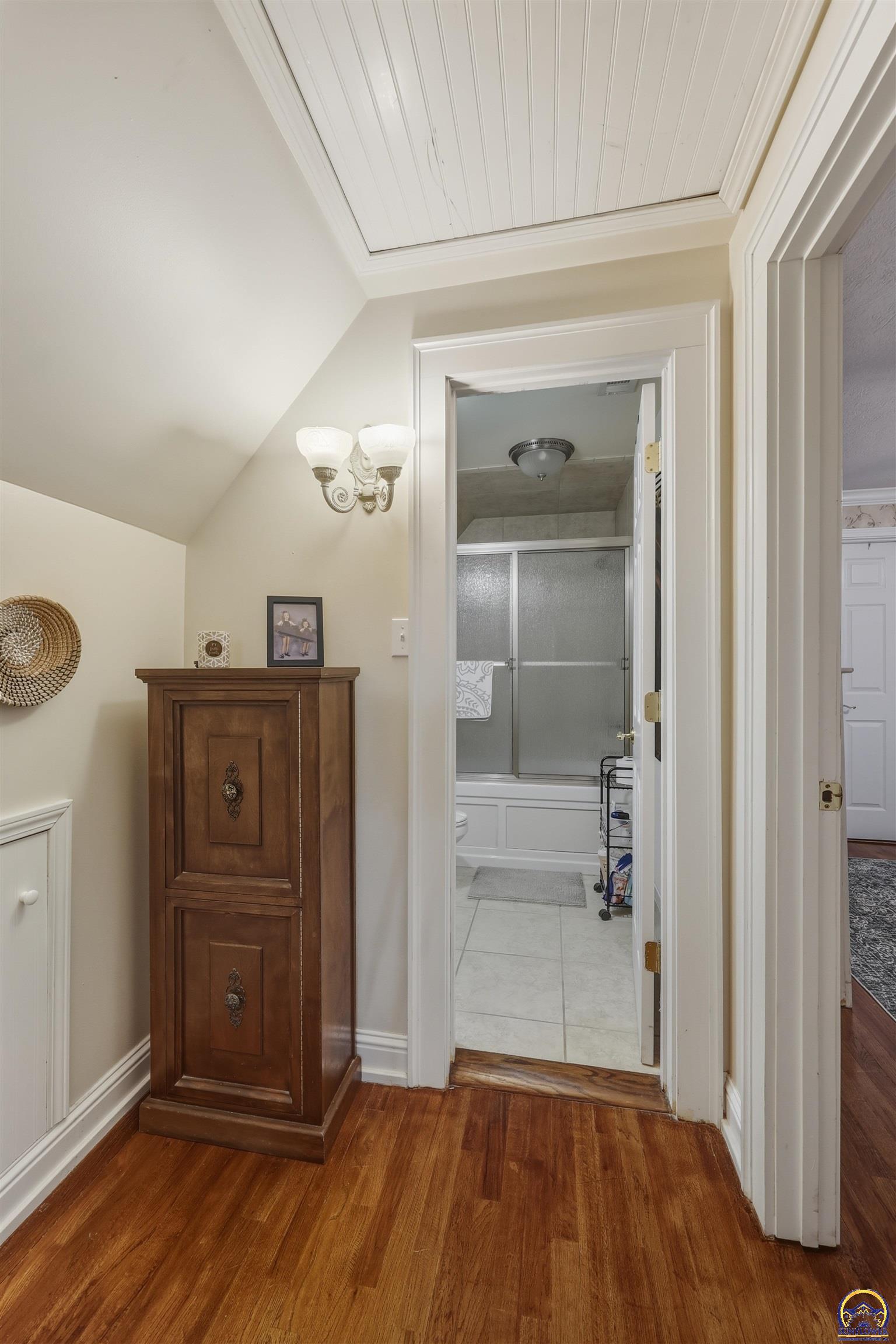 1303 Southwest Pembroke Lane Topeka, KS 66604 - Photo 29 of 53