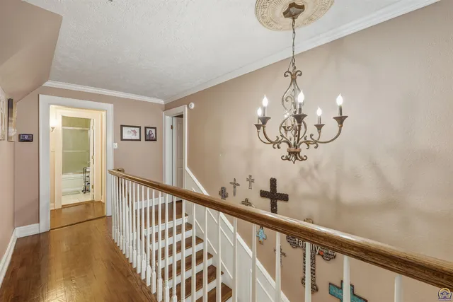 $525,000 | 1303 Southwest Pembroke Lane, Topeka, KS 66604