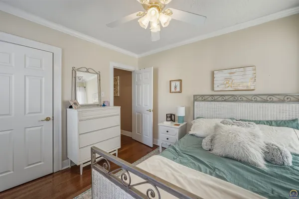 $515,000 | 1303 Southwest Pembroke Lane, Topeka, KS 66604