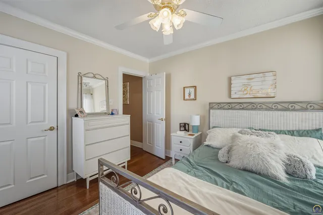 $525,000 | 1303 Southwest Pembroke Lane, Topeka, KS 66604