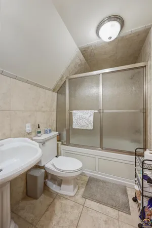 $479,999 | 1303 Southwest Pembroke Lane, Topeka, KS 66604